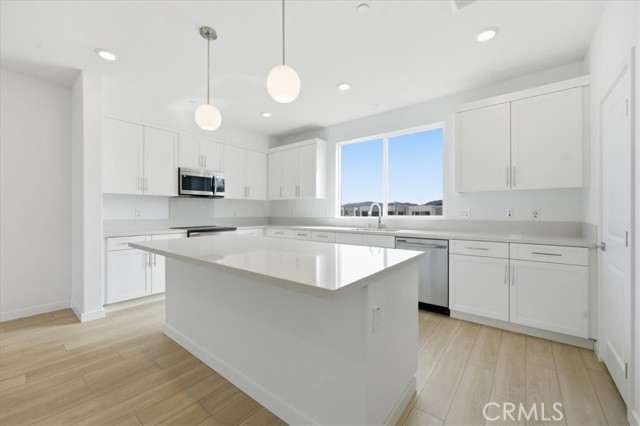 Detail Gallery Image 11 of 27 For 27341 Bear Creek Ln, Valencia,  CA 91381 - 3 Beds | 3/1 Baths