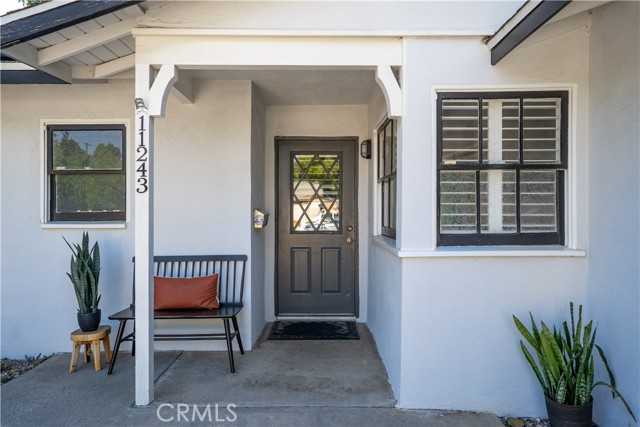 11243 Gaviota Avenue, Granada Hills CA: https://media.crmls.org/medias/2790c75c-fa8d-4e30-bf02-81043922cc80.jpg