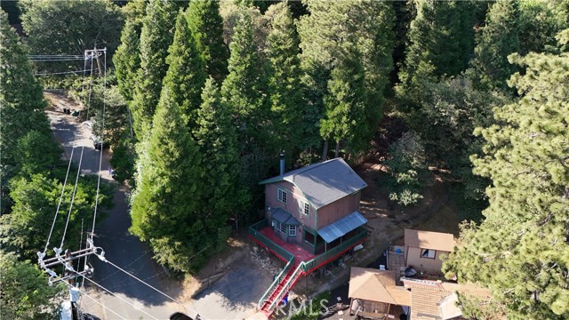 23690 Hillside Drive, Crestline CA: https://media.crmls.org/medias/27910539-ec6e-4b07-90f1-33d6e0d2e31b.jpg