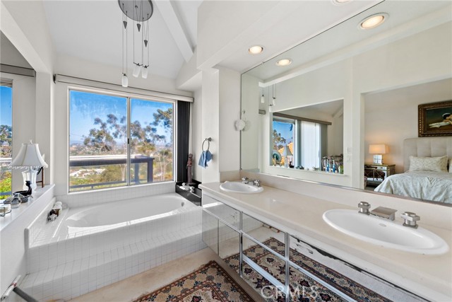 30252 Sonrisa Lane, Laguna Niguel CA: https://media.crmls.org/medias/279376eb-78aa-4da3-85d3-ee5c0cfc825a.jpg