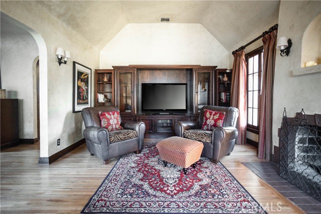 920 Coronado Drive, Glendale CA: https://media.crmls.org/medias/279396f3-90f3-4938-8a3d-6254c23a99d6.jpg