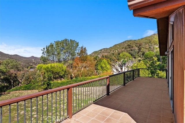 Detail Gallery Image 18 of 49 For 4 Castle Rock Way, Laguna Beach,  CA 92651 - 5 Beds | 4/1 Baths