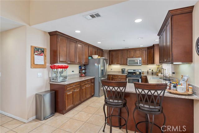 Detail Gallery Image 14 of 17 For 1535 W Persimmon, Rialto,  CA 92377 - 5 Beds | 3 Baths