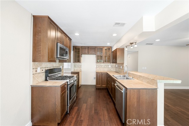 Detail Gallery Image 5 of 21 For 6660 Kern Pl, Rancho Cucamonga,  CA 91701 - 4 Beds | 3 Baths