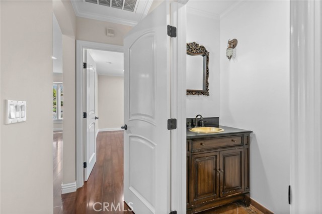 Detail Gallery Image 37 of 61 For 415 Birmingham Rd, Burbank,  CA 91504 - 4 Beds | 3/1 Baths