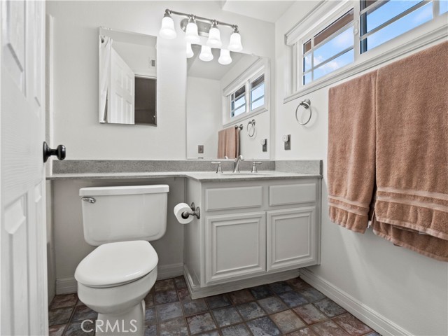 Detail Gallery Image 16 of 41 For 28428 Avion Cir, Castaic,  CA 91384 - 3 Beds | 2/1 Baths