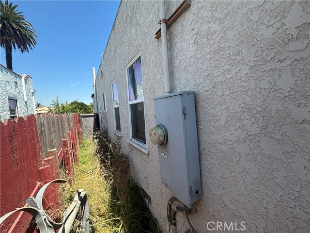 1626 W 60th Place, Los Angeles CA: https://media.crmls.org/medias/2797fece-8561-421f-a5d7-e8f2f2c396c3.jpg