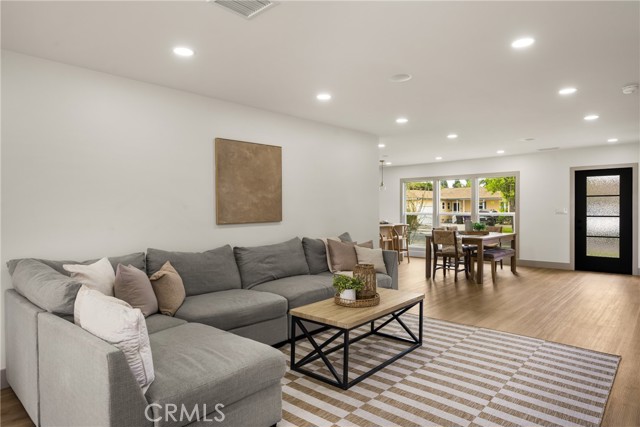 5161 E 27th Street, Long Beach CA: https://media.crmls.org/medias/27982a42-8b02-4dda-bd2c-84af9ead02d5.jpg