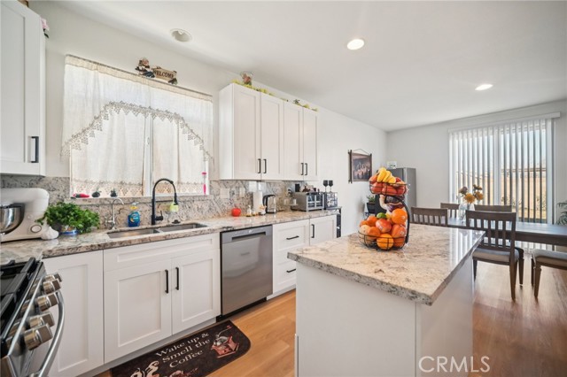 Detail Gallery Image 11 of 37 For 3817 E Avenue Q12, Palmdale,  CA 93550 - 4 Beds | 3 Baths