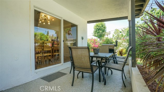 23853 Hatteras Street, Woodland Hills CA: https://media.crmls.org/medias/2798a2d1-d7e9-41ed-9db9-5ba697bfe17c.jpg