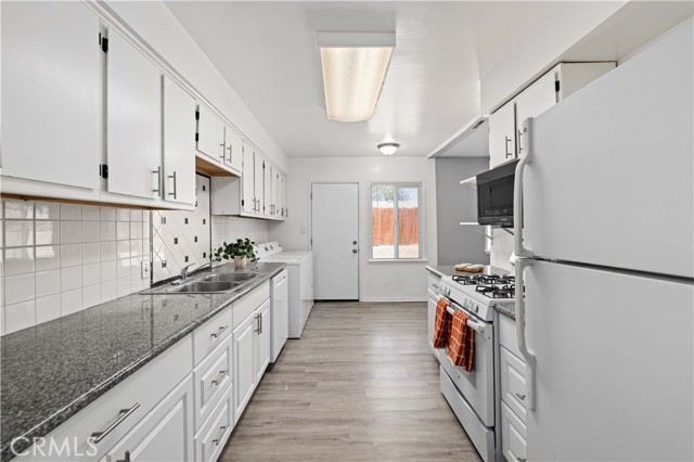 Detail Gallery Image 9 of 16 For 43919 Kirkland, Lancaster,  CA 93535 - 3 Beds | 2 Baths