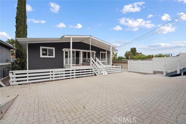 5254 Don Pio Drive, Woodland Hills CA: https://media.crmls.org/medias/27995a49-322a-4ad5-b55d-6a598e5c59ac.jpg