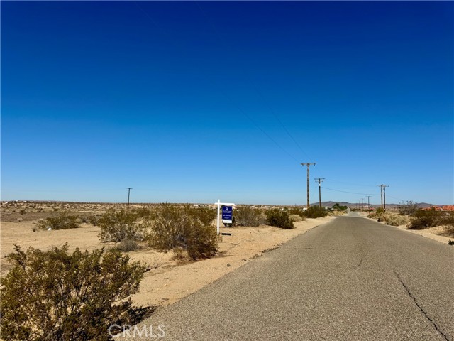 Detail Gallery Image 6 of 7 For 28032 Rodeo, Helendale,  CA 92342 - – Beds | – Baths