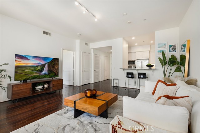 4050 Glencoe Avenue, Marina del Rey CA: https://media.crmls.org/medias/279a20a6-836a-4355-acb3-032bb9c6f425.jpg