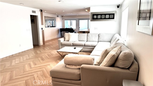 Detail Gallery Image 8 of 22 For 7414 Delco Ave, Canoga Park,  CA 91306 - 3 Beds | 2 Baths