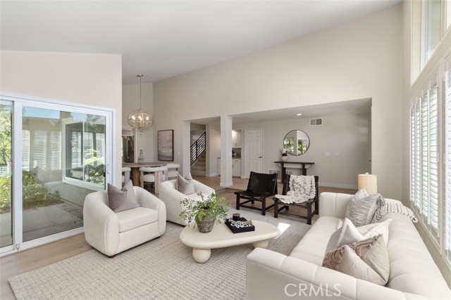 Detail Gallery Image 4 of 18 For 17 Silver Cres, Irvine,  CA 92603 - 4 Beds | 3 Baths