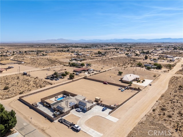 10124 Mesa Road, Victorville CA: https://media.crmls.org/medias/279c434b-5bf6-4242-8497-62f39ca8c9e0.jpg