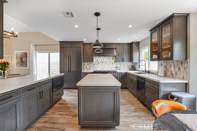 Image 14 of 52 For 450 Pesaro Street