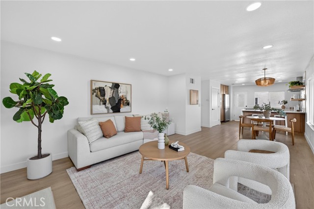 Detail Gallery Image 5 of 22 For 13972 Chelmsford, Westminster,  CA 92683 - 2 Beds | 1 Baths