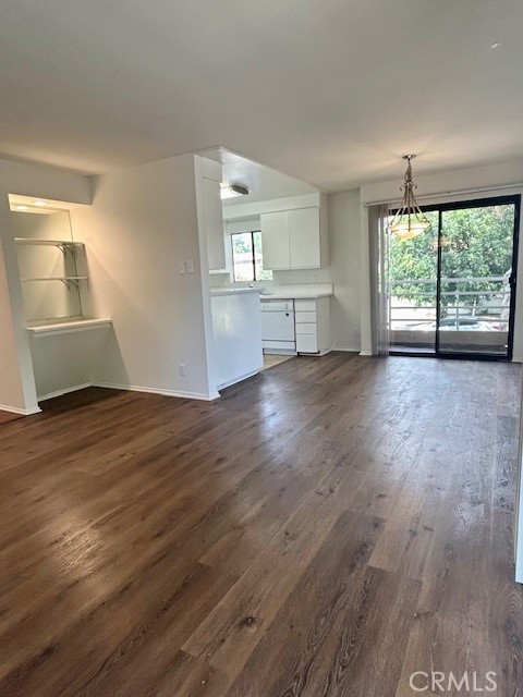 Detail Gallery Image 8 of 32 For 5821 Sylmar Ave #4,  Van Nuys,  CA 91401 - 2 Beds | 2 Baths