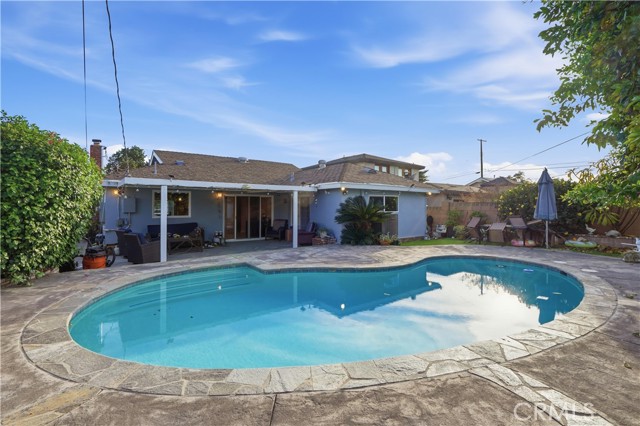 Detail Gallery Image 2 of 30 For 19833 Blythe, Winnetka,  CA 91306 - 3 Beds | 2 Baths