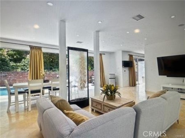 Detail Gallery Image 21 of 25 For 5353 Shirley, Tarzana,  CA 91356 - 5 Beds | 4 Baths