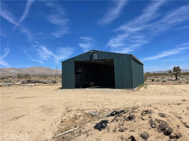 Detail Gallery Image 5 of 7 For 10041 Trotter Ave, Rosamond,  CA 93560 - 5 Beds | 2 Baths