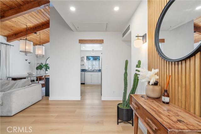 Detail Gallery Image 2 of 31 For 20134 Leadwell St. #218,  Winnetka,  CA 91306 - 3 Beds | 2 Baths