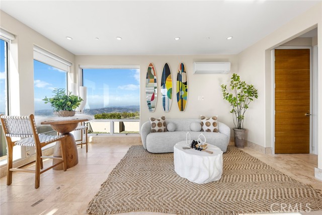 3355 Alta Laguna Boulevard, Laguna Beach CA: https://media.crmls.org/medias/27a0807d-37ad-4006-aa70-02850b1e65ab.jpg