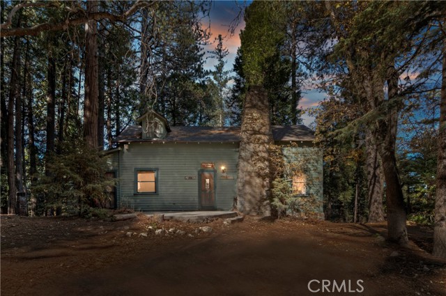 Detail Gallery Image 1 of 33 For 648 Crest Estates Dr, Lake Arrowhead,  CA 92352 - 2 Beds | 1 Baths