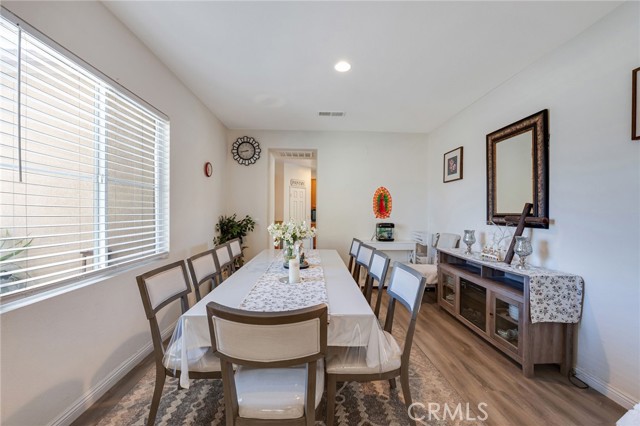 Detail Gallery Image 9 of 34 For 977 Saltbush, Hemet,  CA 92545 - 5 Beds | 2/1 Baths