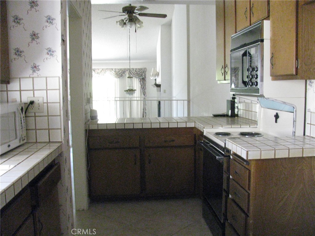 https://media.crmls.org/medias/27a16a2a-1a02-4857-b31c-aa9576e6421f.jpg?preset=X-Large