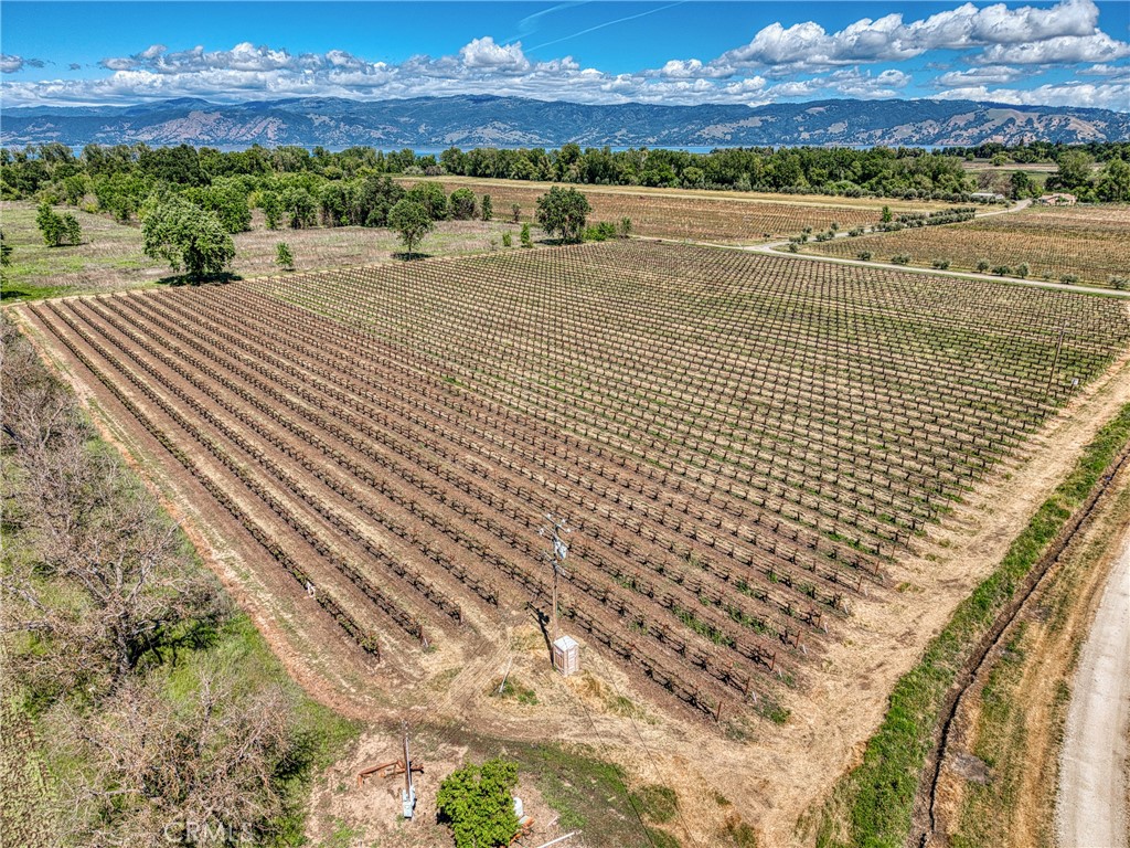 https://media.crmls.org/medias/27a174ef-d654-4846-9f28-8ad79f54129b.jpg?preset=X-Large