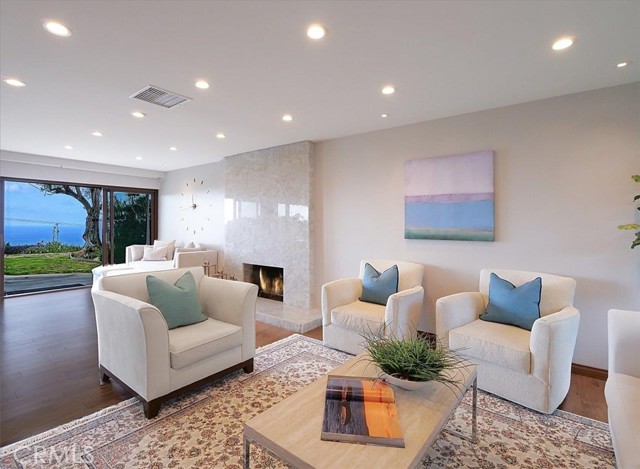 Living Room Opens to great Ocean View