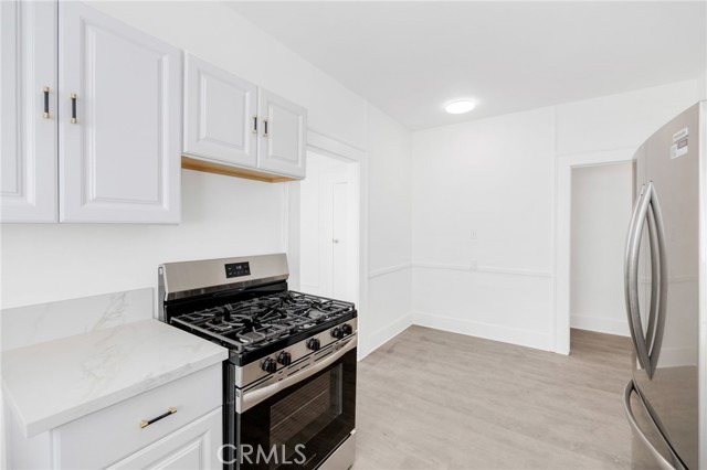 Detail Gallery Image 12 of 23 For 550 N Kenmore Ave #1/2,  Los Angeles,  CA 90004 - 2 Beds | 1 Baths