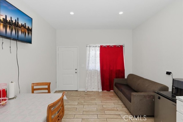 Detail Gallery Image 9 of 30 For 245 Commercial Ave, Riverside,  CA 92507 - 3 Beds | 1 Baths