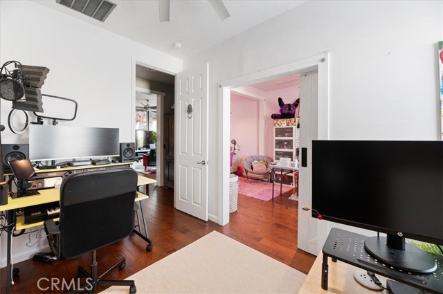 22517 Skipping Stone Drive, Saugus CA: https://media.crmls.org/medias/27a3196a-bc1d-4c55-8b5d-73a1d619aac6.jpg
