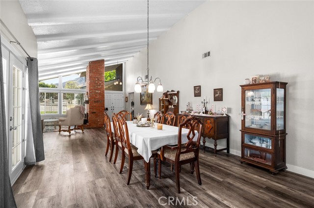 1092 Deborah Street, Upland CA: https://media.crmls.org/medias/27a3b030-f85f-4755-bde7-4507e881f748.jpg
