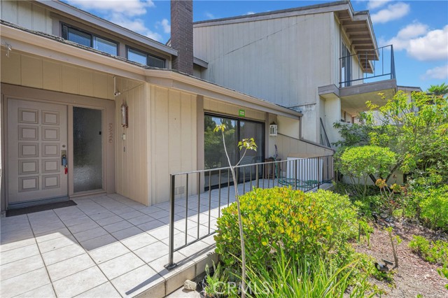 Detail Gallery Image 2 of 40 For 6325 Ridgepath Ct, Rancho Palos Verdes,  CA 90275 - 3 Beds | 3 Baths