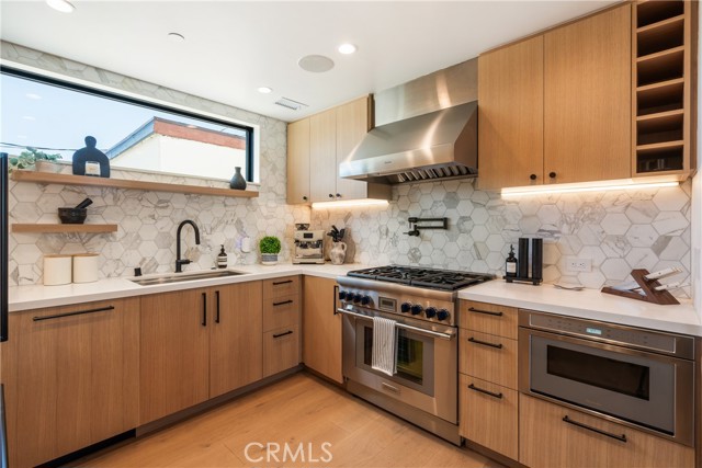 Detail Gallery Image 8 of 64 For 521 1/2 Iris Ave, Corona Del Mar,  CA 92625 - 2 Beds | 2/1 Baths
