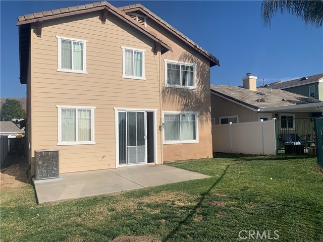 Detail Gallery Image 9 of 22 For 33101 Eagle Point Dr, Yucaipa,  CA 92399 - 4 Beds | 3 Baths