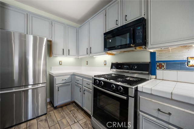 28335 Sycamore Drive, Saugus CA: https://media.crmls.org/medias/27a51e5e-161c-47cb-8037-2526d12d0820.jpg