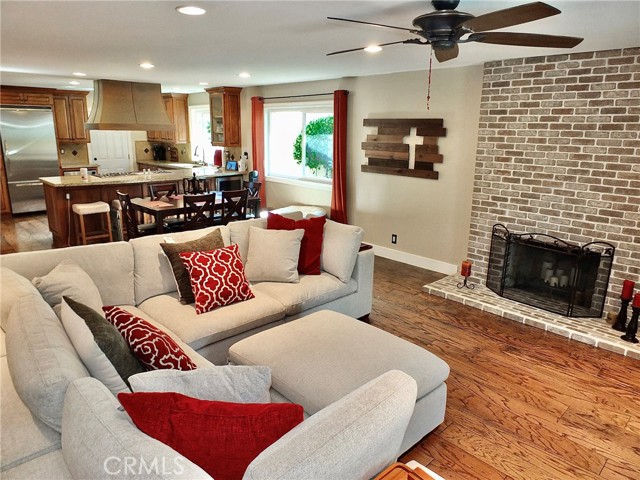 Detail Gallery Image 4 of 26 For 4640 Hazelnut Ave, Seal Beach,  CA 90740 - 4 Beds | 2 Baths