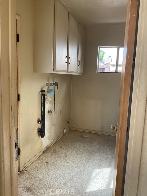 Laundry room off kitchen