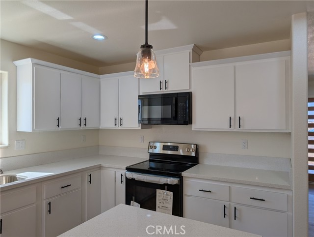 Detail Gallery Image 5 of 25 For 9878 Magnolia Ave, California City,  CA 93505 - 3 Beds | 2 Baths
