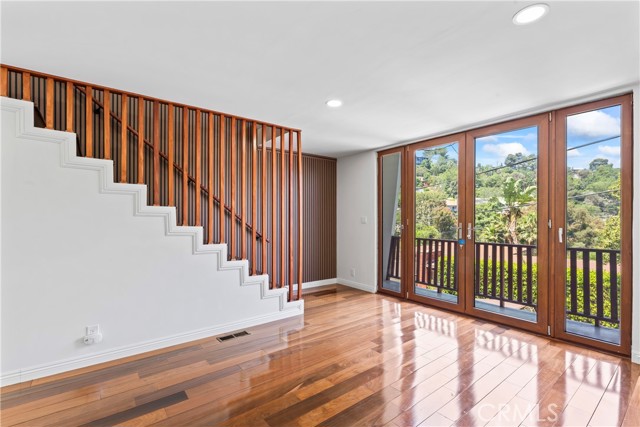 Detail Gallery Image 7 of 42 For 2820 Oak Point Dr, Los Angeles,  CA 90068 - 2 Beds | 1/1 Baths