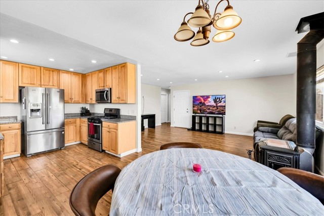 58331 Caliente Street, Yucca Valley CA: https://media.crmls.org/medias/27a8ea08-79b4-4c14-b45e-7709820ef26f.jpg