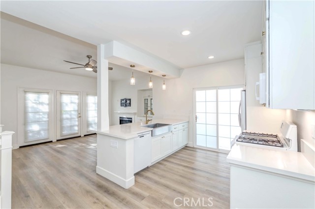 58 Paisley Place, Irvine CA: https://media.crmls.org/medias/27a9506e-2c69-4da3-9c30-d7c2401175b3.jpg