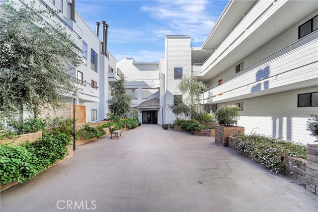 Detail Gallery Image 20 of 25 For 13331 Moorpark St #233,  Sherman Oaks,  CA 91423 - 2 Beds | 2 Baths