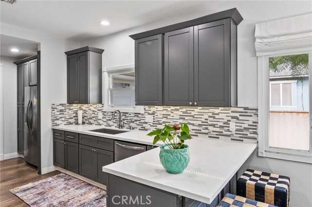 Detail Gallery Image 15 of 52 For 1007 Rose Ave, Pasadena,  CA 91107 - 4 Beds | 3 Baths